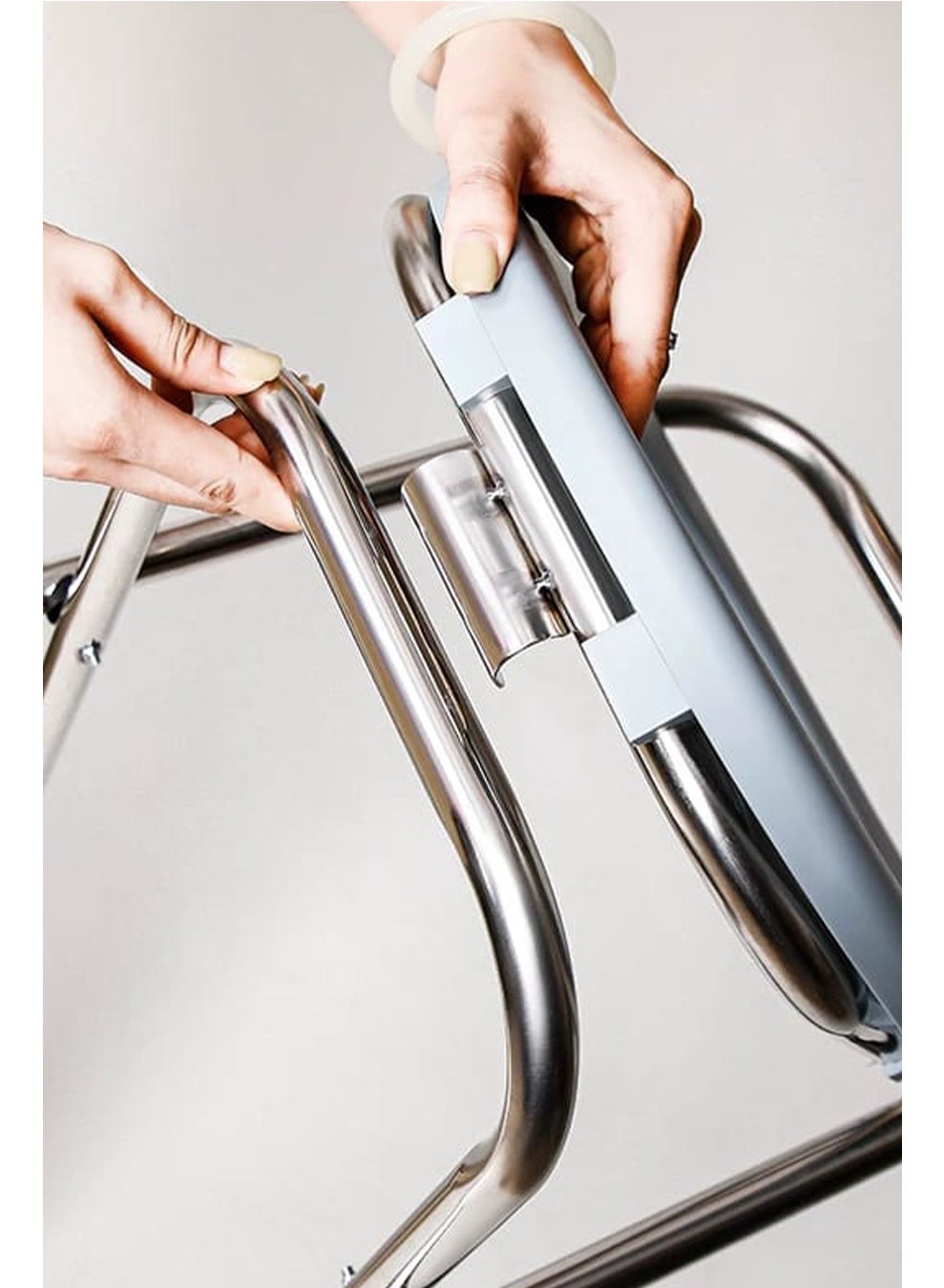 كرسي طبي للمرحاض جد مفيد لكبار السن و المرضى